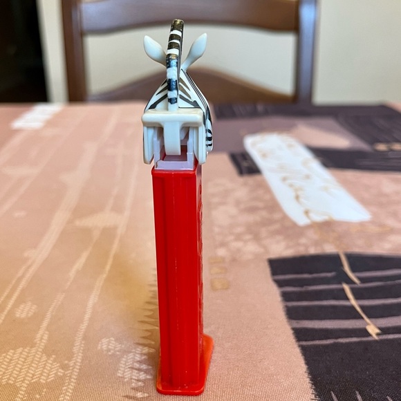 PEZ Candy Dispenser Marty From Madagascar (Hungary) - Picture 4 of 7